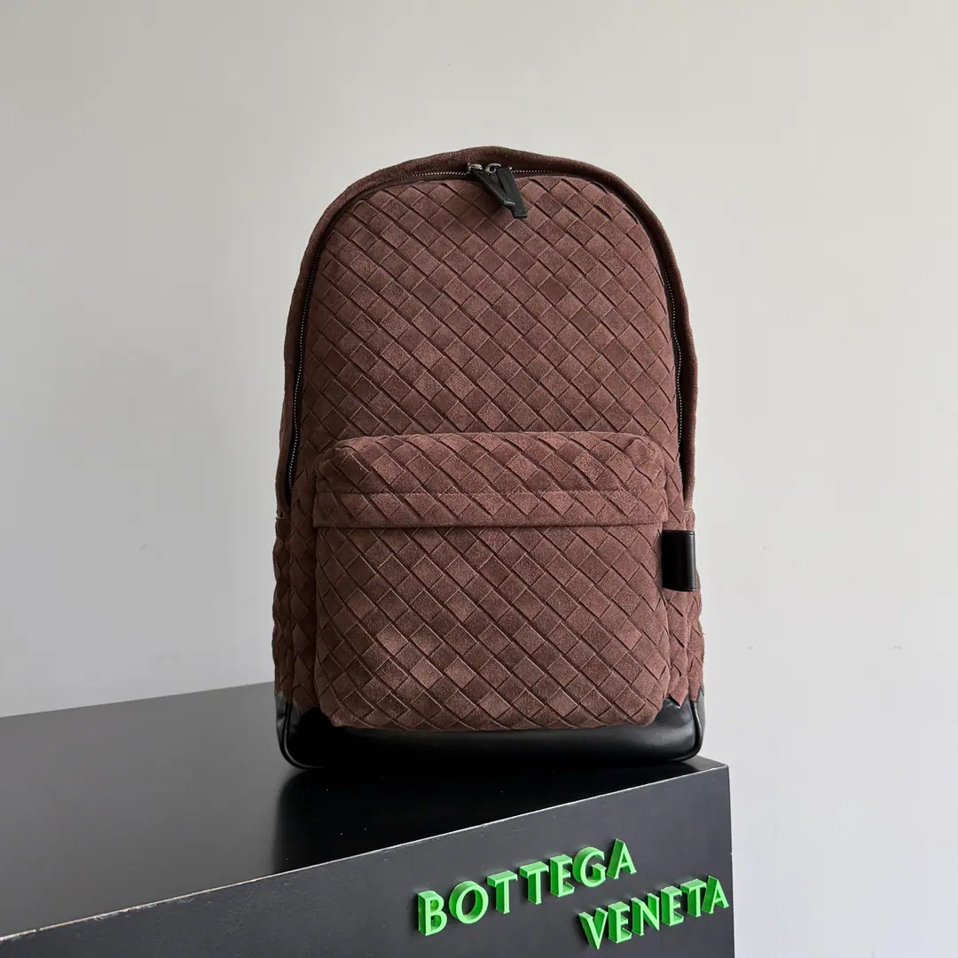 BOTTEGA VENETA New paragraph Intrecciato Weaving two shoulder bags, ♪ To keep the brand of classics ♪💼 Unique knitting process, ♪ Combine soft velvet with hard light ♪, It's a visual and tactile contrast., It's a little younger and more stylish than a pure weaving.. A simple look, but a high-level recognition., Large-capacity space for office commuters, We can load the files., Digital equipment, It can hold the daily things.. Autumn with a windcoat., A sweater or a knitting suit., It's a warm, high-class recollection.✨. Paragraph: 828117（730732） Dimensions: 30*46*14cm