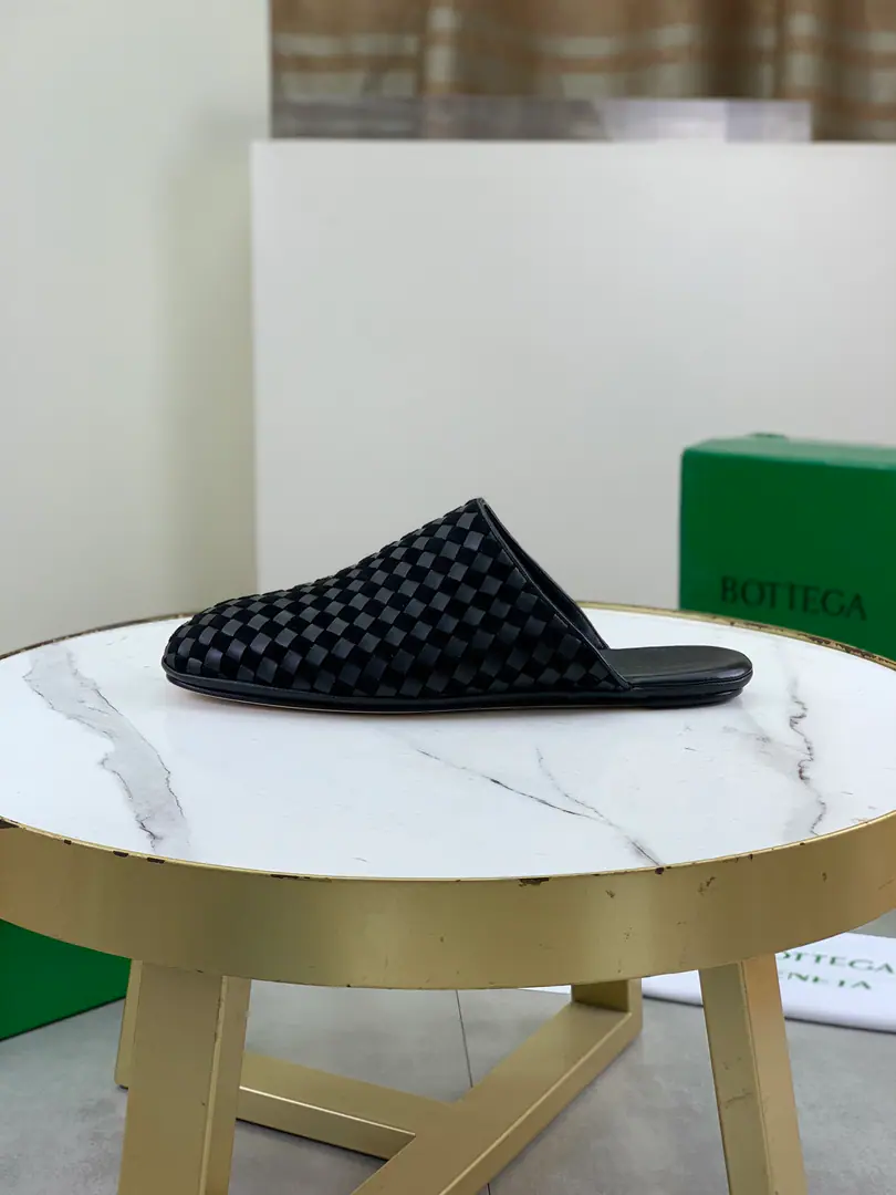 Plant prices Top Quality（That's a big line.）💎💎💎 BOTTEGA VENETAThe network is synchronizing the latest money. Top-level market top versionBVBusiness shoes, Accept material matching Shoes comparison Process Comparison It's practical and qualitative.·It's a lot of things., The more you look, the more you smell.. Pure hand-weaving process Shoe-faced material, Import original hand-weaved cattle skin Quality water in the inside. The original custom custom is a very big hand job. Size: Women35-39（34 40Do it.）Men39-44（38 45Do it.） OriginalBVGreen Box, Full package.