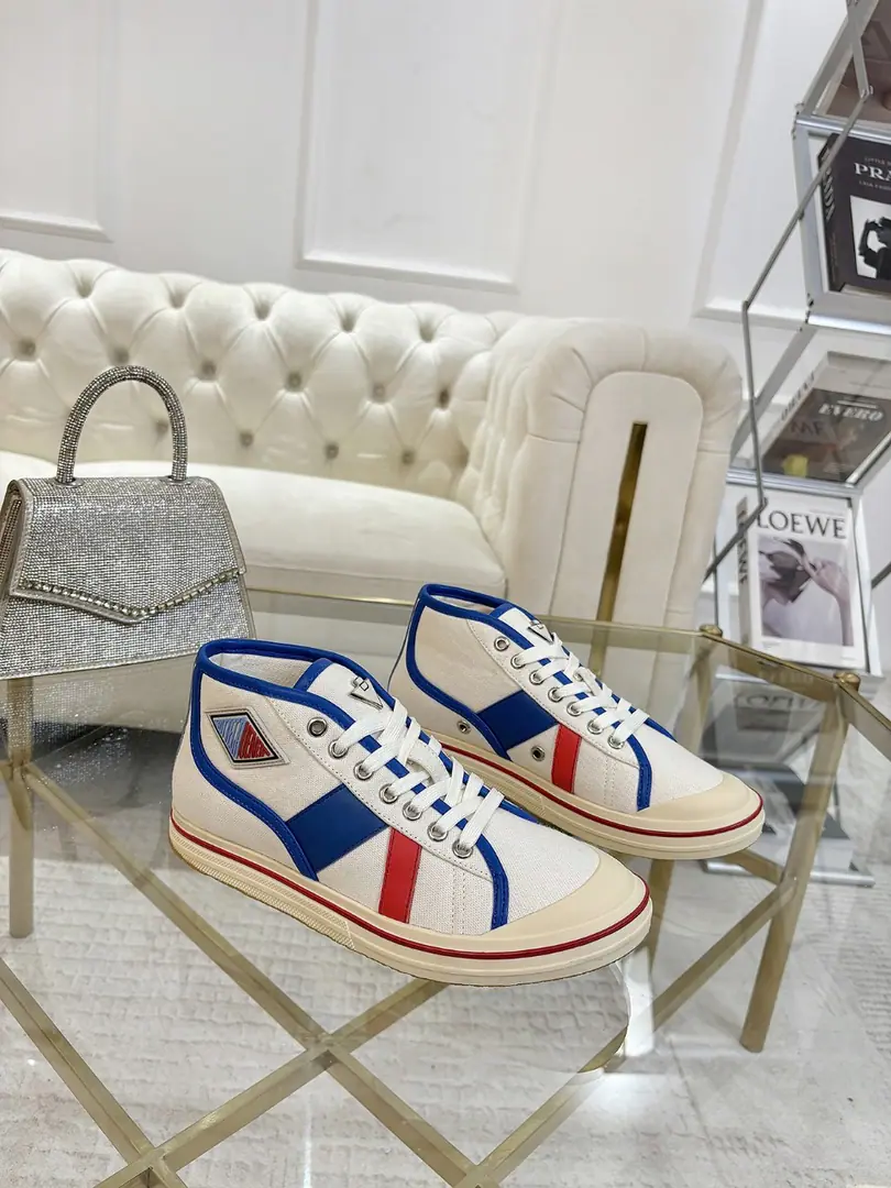 Minoru.🎤 🎤BOTTE VENE BV25ss The new one.EliotThe word "gossip Girl" is "gossip Girl."! BVIt's brand new. Eliot I was thinking of using the ancient basketball shoes., Childish. ♪ The color of youth is all ♪!Same paragraph for men and women, You can wear them as couple shoes. The whole shoe is airy., The canvass are a little bit self-regarded., Shoes gang and a collage of soft and luxurious sheep skins in a package. TPUEvery red line on the soles of the big bottom is hand-made., More taste and attitude.! Size: #Women35-40（40Make a no-refund order.） Men40-44