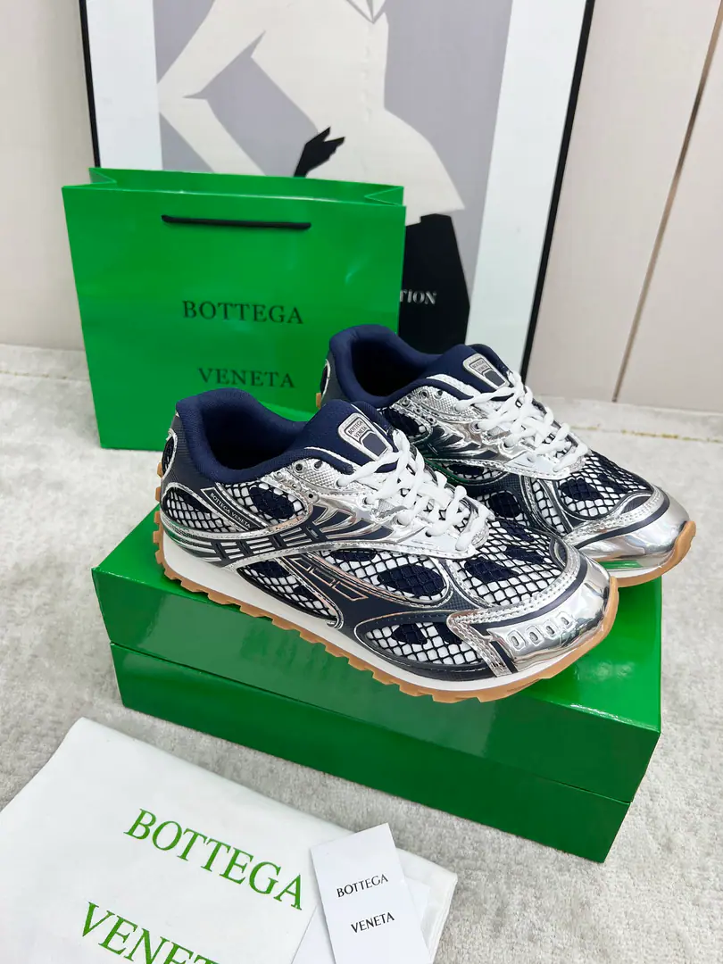 Get out of the factory.【Real value】🐁🐁Top Version（Couple money.） Bottega VenetaThe Fluttershy.23ssAutumn and Winter Show.BV OrbitSports shoes Wang Yi Bo Same paragraph Lovers' leisure shoes, dad's shoes.！RunnerSports shoes！Original procurement development！ Use of original light-technology web-based fabrics, Original unamended！Process complex！ Design rubber for the outside with geometric patterns The King's Bomb Series. High Version Actual**A lot., Still the same little legs. Very.nice. - You're a man of play., Matching Packed shoe process Admit High Version The original version of the Big Bottom is unique., Select ScrewTPUOtsumi!, The material weight is identical.！ Size:#Women35-41 （40 41Custom without re-offer） Men39-45(45Code custom is not to be changed)