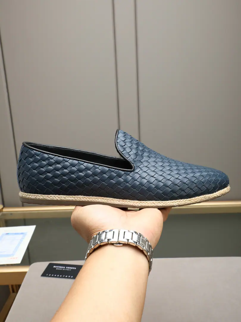 P BV High-end hand-woven Leafling Shoes Men A twig of a cow's skin and a twig of a leisure shoe. Get some slackers.• ✨ Luxury handweaving: Use of imported head-skins, Classic hand knitting process, It's a delicate texture., Quality is advanced., The more it's smelling, the more it's going through.. • ✨ It's not boring to breathe.: Natural ass-packing.+Into the skin of the cow., ♪ Say goodbye to the hot, wet ♪, We can wear it all seasons.. A shoe-free belt design., It's easy to wear., Fits for fast-paced life.. • ✨ Business commute, Leisure trip., I can handle my day-to-day date., It fits the jeans., Leisure pants., We'll have to wait for a few more pants.. • ✨ Slip-resistant soles.: Soft bullet is a slider., ♪ Walking steady and not slipping ♪, You've been wearing it long enough.. 38-44(45 46Do it.)