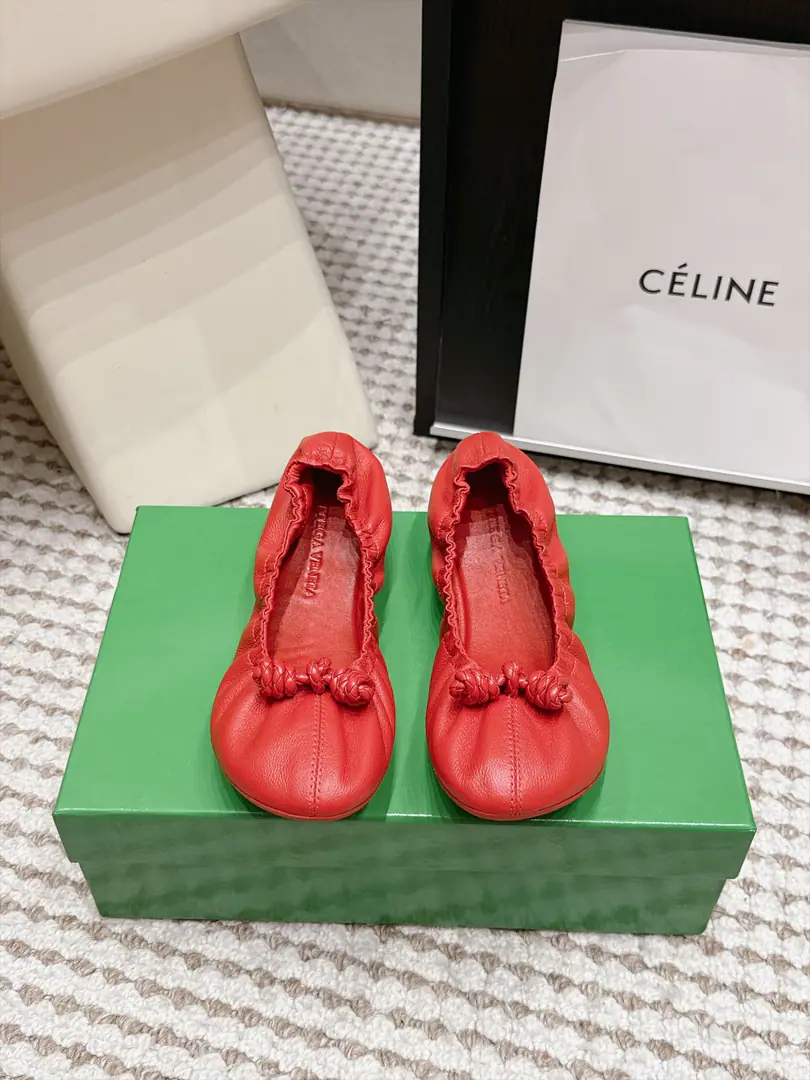 Requisition level Bottega Venet* 26/♪ Wrinkled butterfly with ballet shoes ♪ Natural wrinkles give shoe-faced muscles. The shoes are all right with the feet. Artificial rope decoration adds a gentle sense of detail. The round shoes are a little lazy. With a long knitting skirt or a long-legged pair of pants that create a loose atmosphere with the sex. A man who is fit to live in comfort and beauty makes a gentle and simple tone of his day. Fabulous.: Import of sheep skin Uchi.: Import of sheep skin Otsumi!: ZP♪ And the whole thing ♪ Size: 35-41（40.41Do it.）