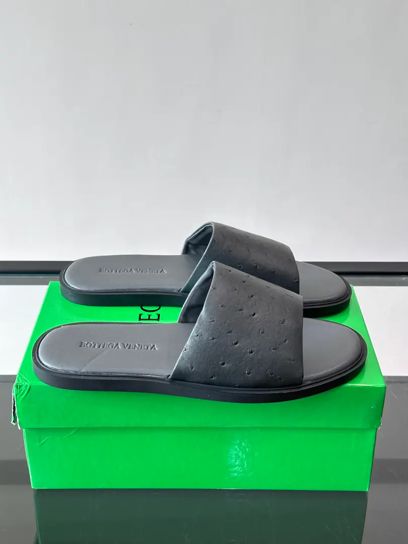 bvGentlemen.🧍‍♂️Shoes., Use of quality cattle skin, It's a simple and fashionable design., The soles are light and comfortable., It's for routine or vacation.. Italian Craft, Details are fine., Brand ID low profile., Show high quality.✨. It's a combination of leisure and vacation., It's easy to get a look at., It's a summer one-on-one.！ size: 39-44（38.45.46Custom）