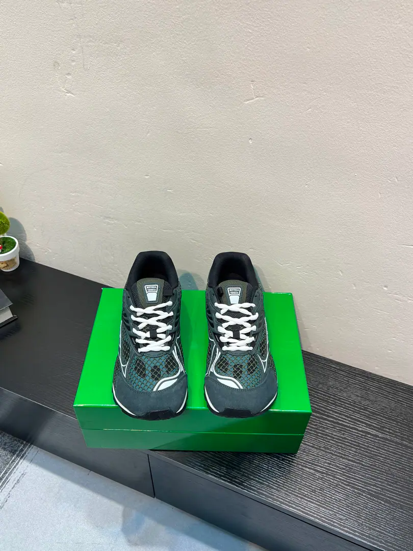 【BVThe same sports as the cabinet, the Agan Shoes, the Daddy's Shoes.】Heavy pounds.BVThe same guy's got a cool old man's shoes.😎He's a man of a temper and a man of a kind., The color and the foot are all online.！I don't want the sisters to know she exists., Put it on. Shoe.:Real leather.+Network I'm comfortable with air. Otsumi!:The same rubber bottom as the counter. It's cozy and light. Uchi.:Airnet. Original Box Packaging Size:35-45（46 47Custom）