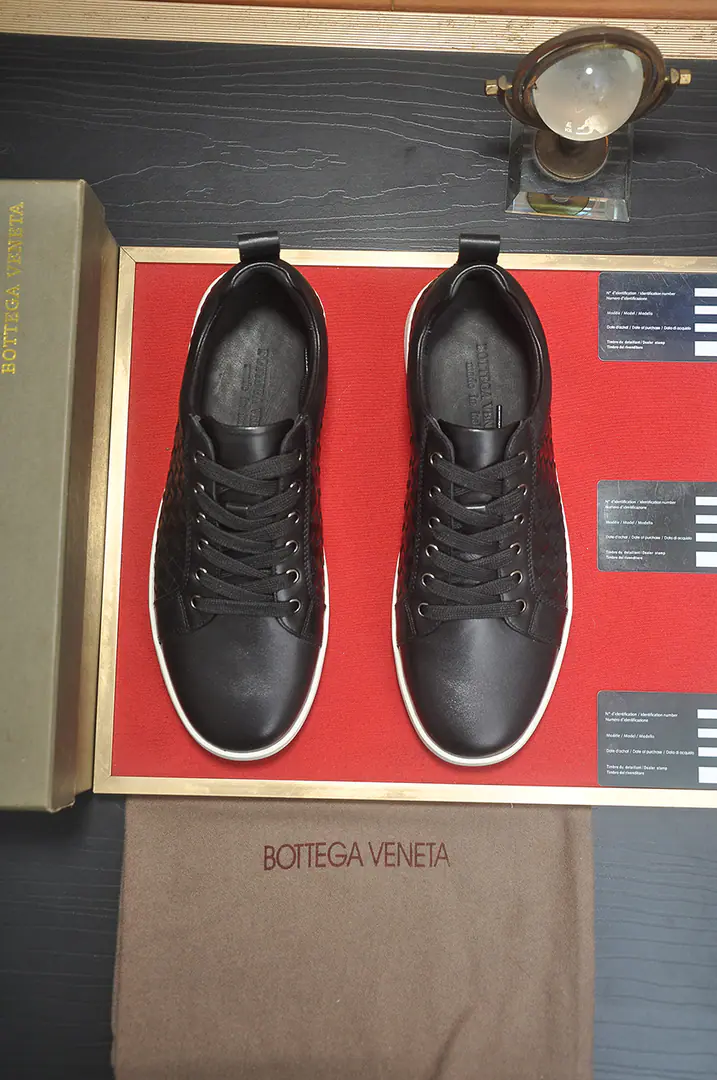 Get out of the factory. 【Botteg Venetta(BV)】（In the whole cow's skin.）New exclusive. New money for the network. Top-of-shoe calf skin made above the shoe surface A delicate touch. The quality of luxury. For men's delicate weights. It's a noble place to be. A carefully designed Mark hand-made stitch. Fluid Lines Inside the whole cow. Sweatwash comfort. 38-44