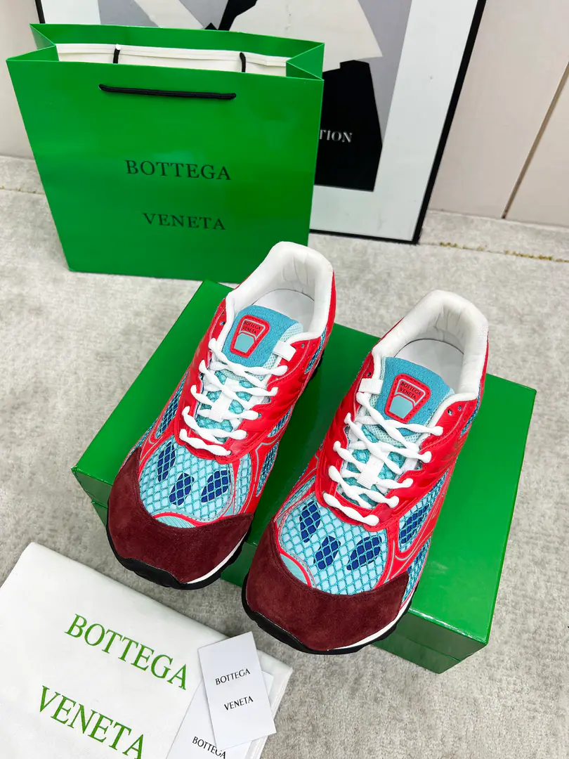 Get out of the factory. Top Version（Couple money.） Bottega VenetaThe Fluttershy's Four Seasons Show.BV OrbitSports shoes Wang Yi Bo Same paragraph Lovers' leisure shoes, dad's shoes.！RunnerSports shoes！Original procurement development！ Use of original light-technology web-based fabrics, Original unamended！Process complex！ Design rubber for the outside with geometric patterns The King's Bomb Series. High Version It's actually a lot higher., Still the same little legs. Very.nice. - You're a man of play., Matching Packed shoe process Admit High Version The original version of the Big Bottom is unique., Select ScrewTPUOtsumi!, The material weight is identical.！ Size:#Women35-41 （40 41Custom without re-offer） Men39-45(45Code custom is not to be changed)