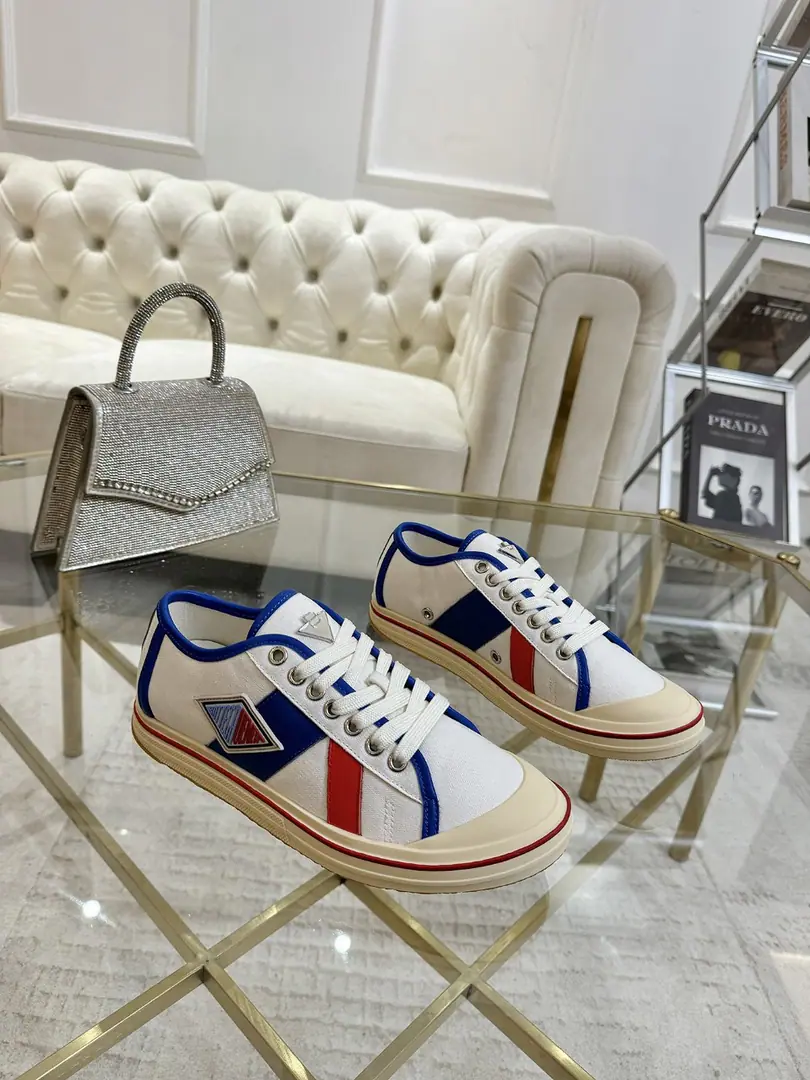 Minoru.🎤 🎤BOTTE VENE BV25ss The new one.EliotThe word "gossip Girl" is "gossip Girl."! BVIt's brand new. Eliot I was thinking of using the ancient basketball shoes., Childish. ♪ The color of youth is all ♪!Same paragraph for men and women, You can wear them as couple shoes. The whole shoe is airy., The canvass are a little bit self-regarded., Shoes gang and a collage of soft and luxurious sheep skins in a package. TPUEvery red line on the soles of the big bottom is hand-made., More taste and attitude.! Size: #Women35-40（40Make a no-refund order.） Men40-44