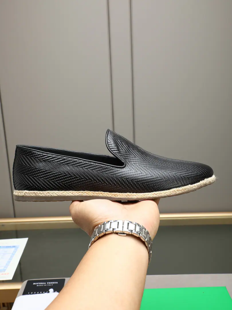 P BV High-end LeFoo shoes. Men A twig of a cow's skin and a twig of a leisure shoe. Get some slackers.• ✨ Use of imported head-skins, It's a delicate texture., Quality is advanced., The more it's smelling, the more it's going through.. • ✨ It's not boring to breathe.: Natural ass-packing.+Into the skin of the cow., ♪ Say goodbye to the hot, wet ♪, We can wear it all seasons.. A shoe-free belt design., It's easy to wear., Fits for fast-paced life.. • ✨ Business commute, Leisure trip., I can handle my day-to-day date., It fits the jeans., Leisure pants., We'll have to wait for a few more pants.. • ✨ Slip-resistant soles.: Soft bullet is a slider., ♪ Walking steady and not slipping ♪, You've been wearing it long enough.. 38-44(45 46Do it.)