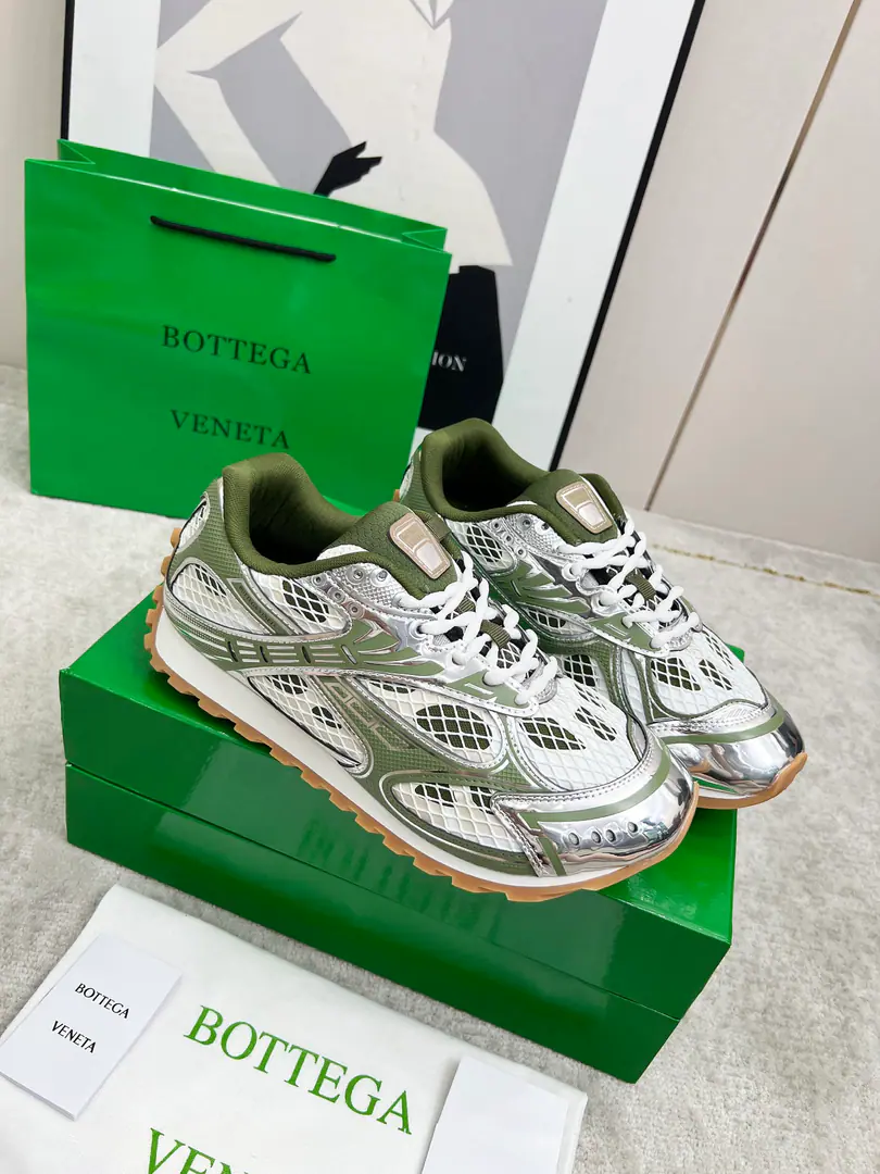 Get out of the factory.【Real value】🐁🐁Top Version（Couple money.） Bottega VenetaThe Fluttershy.23ssAutumn and Winter Show.BV OrbitSports shoes Wang Yi Bo Same paragraph Lovers' leisure shoes, dad's shoes.！RunnerSports shoes！Original procurement development！ Use of original light-technology web-based fabrics, Original unamended！Process complex！ Design rubber for the outside with geometric patterns The King's Bomb Series. High Version It's actually a lot higher., Still the same little legs. Very.nice. - You're a man of play., Matching Packed shoe process Admit High Version The original version of the Big Bottom is unique., Select ScrewTPUOtsumi!, The material weight is identical.！ Size:#Women35-41 （40 41Custom without re-offer） Men39-45(45Code custom is not to be changed)