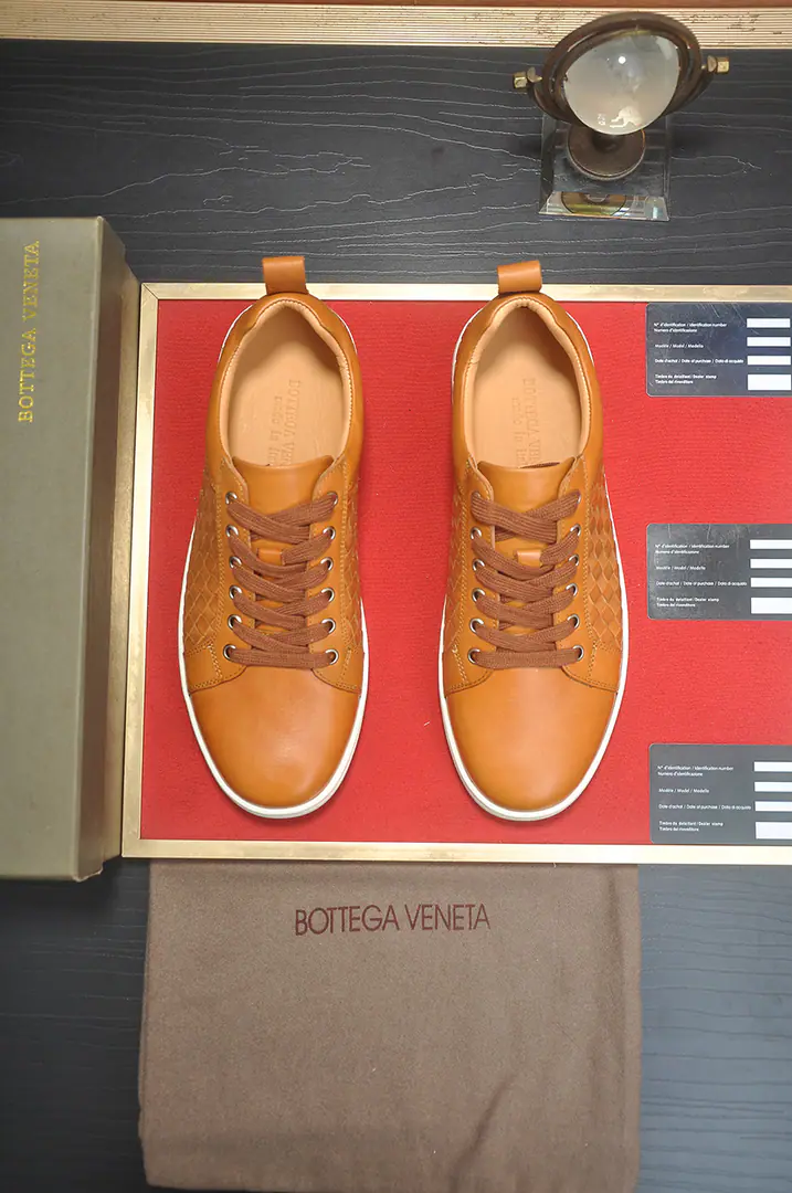 Get out of the factory. 【Botteg Venetta(BV)】（In the whole cow's skin.）New exclusive. New money for the network. Top-of-shoe calf skin made above the shoe surface A delicate touch. The quality of luxury. For men's delicate weights. It's a noble place to be. A carefully designed Mark hand-made stitch. Fluid Lines Inside the whole cow. Sweatwash comfort. 38-44