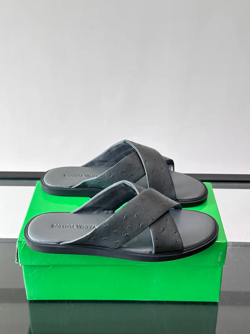 bvGentlemen.🧍‍♂️Shoes., Use of quality cattle skin, It's a simple and fashionable design., The soles are light and comfortable., It's for routine or vacation.. Italian Craft, Details are fine., Brand ID low profile., Show high quality.✨. It's a combination of leisure and vacation., It's easy to get a look at., It's a summer one-on-one.！ size: 39-44（38.45.46Custom）