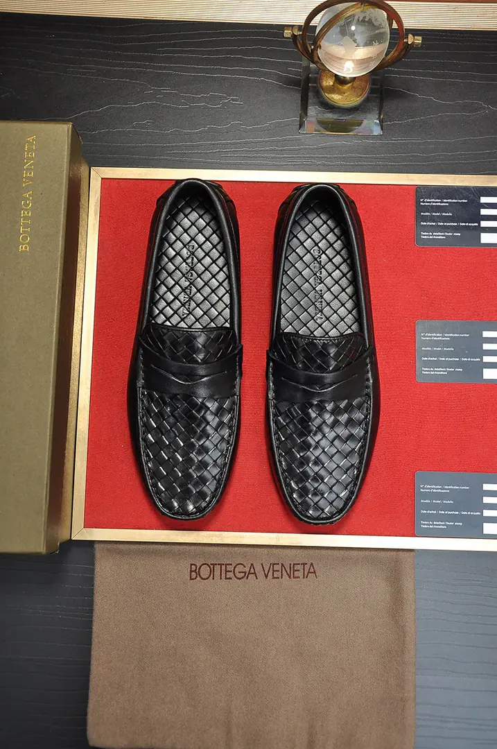Get out of the factory. 【Botteg Venetta(BV)】New exclusive. New money for the network. Top-of-shoe calf skin made above the shoe surface A delicate touch. The quality of luxury. For men's delicate weights. It's a noble place to be. A carefully designed Mark hand-made stitch. Fluid Lines In the pig's skin. Sweatwash comfort. 38-44