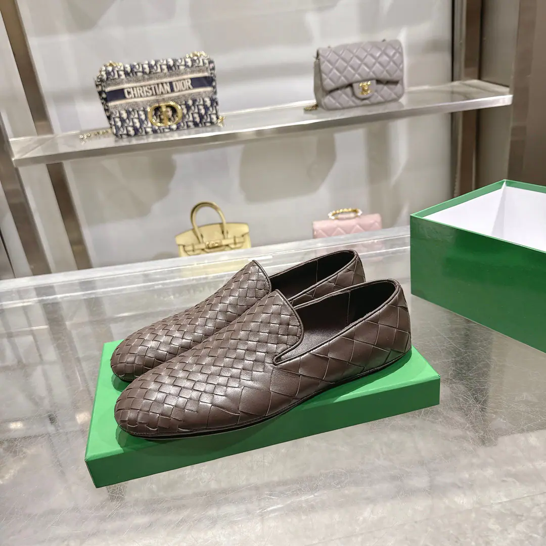 【BV】The Fluttershy.2026The autumn cabinet is a classic stubble-weaving semi-trawl couple. Bottega VenetaScissors. I'm a mixed-skinned goat., Import the sheep.！That's a big one.！[Rose.][Rose.]！Pure handweaving, Operation, The originals are one moment after another.！Quality assurance！ Size: Women35-39 Men39--44（Women40.41Men38.45.46.47Custom without re-offer） [Attention.‼️] 46- Yeah., 47- Yeah.