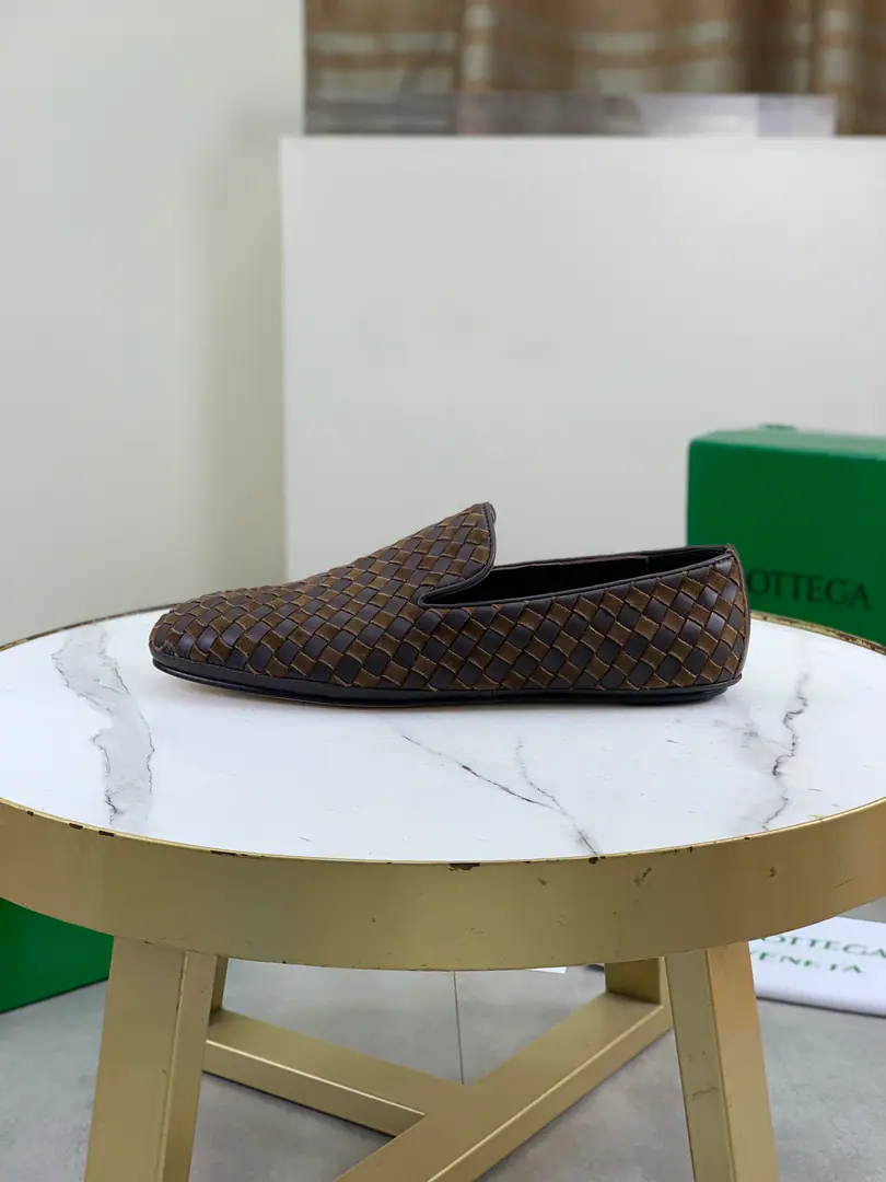 Plant prices Top Quality（That's a big line.）💎💎💎 BOTTEGA VENETAThe network is synchronizing the latest money. Top-level market top versionBVBusiness shoes, Accept material matching Shoes comparison Process Comparison It's practical and qualitative.·It's a lot of things., The more you look, the more you smell.. Pure hand-weaving process Shoe-faced material, Import original hand-weaved cattle skin Quality water in the inside. The original custom custom is a very big hand job. Size: Women35-39（34 40Do it.）Men39-44（38 45Do it.） OriginalBVGreen Box, Full package.