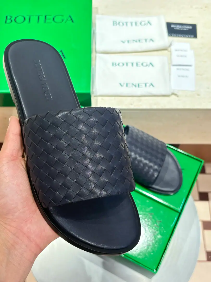 Top mass2026NewBvMan, that's a big slipper., It's a simple and fashionable design., Hand-made shoe-faced, The soles are light and comfortable., It's for routine or vacation.. Italian Craft, Details are fine., Brand ID low profile., Show high quality.✨. It's a combination of leisure and vacation., It's easy to get a look at., It's a summer one-on-one.！ size: 39-44（38.45.46Custom）