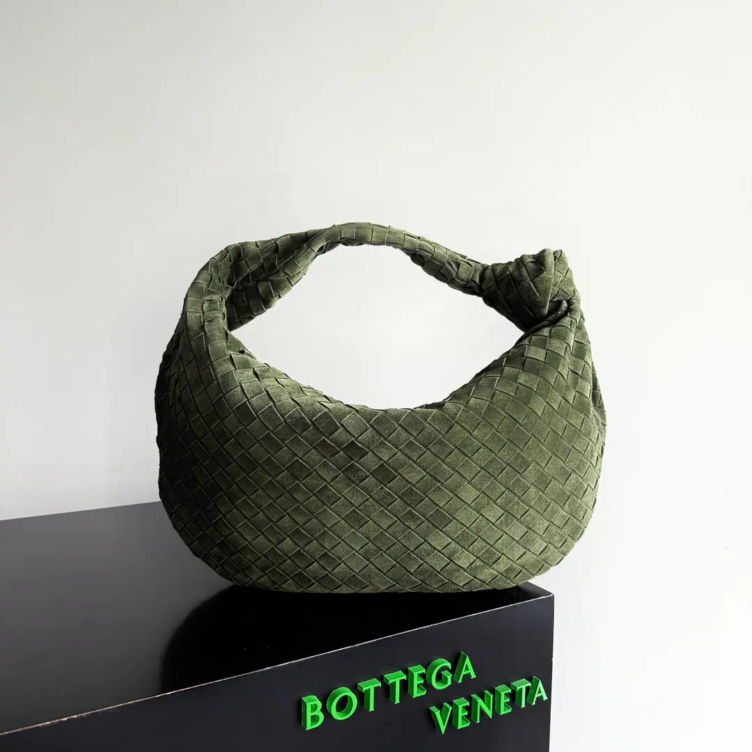The new, fancy, fancy size.𝙟𝙤𝙙𝙞𝙚It's coming. It's coming. It's really coming.！I've always felt weeded.BVOld man., Until I met it.—𝙟𝙤𝙙𝙞𝙚, I knew the original classic knitting elements with new new New York elements., You can be so fashionable.！I have to admire it.Daniel LeeDesign talent！Large capacity, Meeting daily requirements！It's a lot of fashion., It's perfect for a dimple., Take him out and blow up the street.！ Dimensions: 48*40*16cm Paragraph: 600261