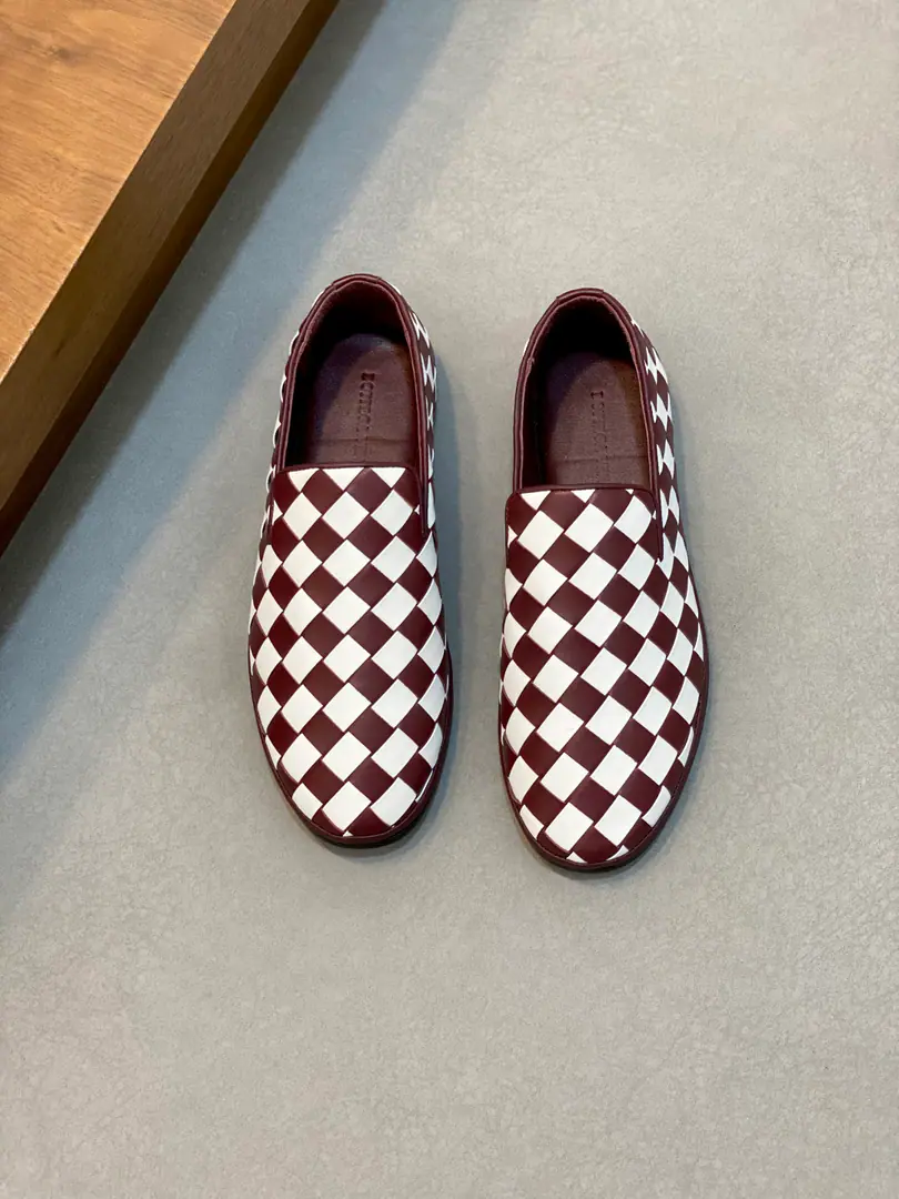 Botteg* venet* — Botega.. BVThe network is synchronizing the high-end series of hand-woven Oxford shoes.. Use of imported motor vehicles for French roll-by Handweaving｜Skilled car sutures. Inreben dyes the cow skin.. The long-lasting marks are not easily deformed.｜Wear it long and long. The calf's skin and feet are effective in getting some air.｜Importing the base of the embryo｜A real shoe bottom is a shoe bottom that breathes automatically. To ease your foot fatigue.. Semi-skinned Cold Sticky Process Crystaling Art｜It's easier to carry a shoe bag. Codes: 39-44. （38, 45, 46Make a reservation.）