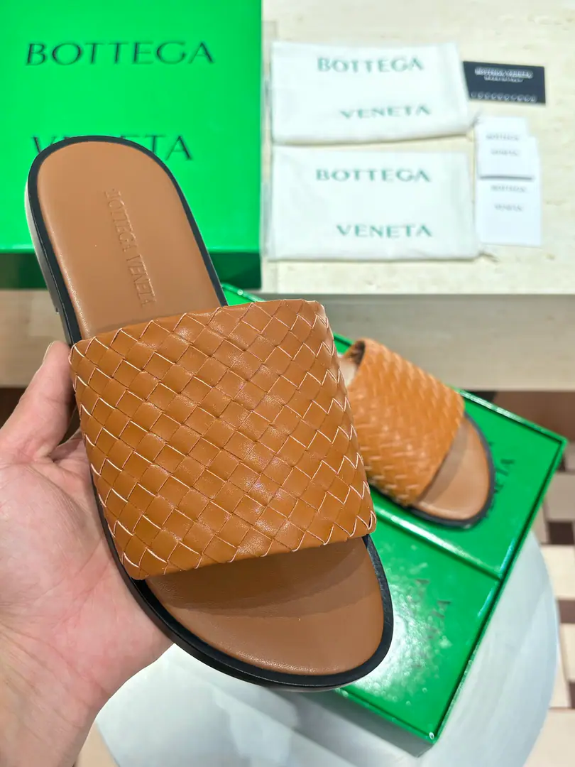 Top mass2026NewBvMan, that's a big slipper., It's a simple and fashionable design., Hand-made shoe-faced, The soles are light and comfortable., It's for routine or vacation.. Italian Craft, Details are fine., Brand ID low profile., Show high quality.✨. It's a combination of leisure and vacation., It's easy to get a look at., It's a summer one-on-one.！ size: 39-44（38.45.46Custom）