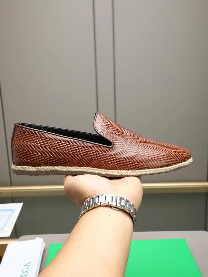 P BV High-end LeFoo shoes. Men A twig of a cow's skin and a twig of a leisure shoe. Get some slackers.• ✨ Use of imported head-skins, It's a delicate texture., Quality is advanced., The more it's smelling, the more it's going through.. • ✨ It's not boring to breathe.: Natural ass-packing.+Into the skin of the cow., ♪ Say goodbye to the hot, wet ♪, We can wear it all seasons.. A shoe-free belt design., It's easy to wear., Fits for fast-paced life.. • ✨ Business commute, Leisure trip., I can handle my day-to-day date., It fits the jeans., Leisure pants., We'll have to wait for a few more pants.. • ✨ Slip-resistant soles.: Soft bullet is a slider., ♪ Walking steady and not slipping ♪, You've been wearing it long enough.. 38-44(45 46Do it.)