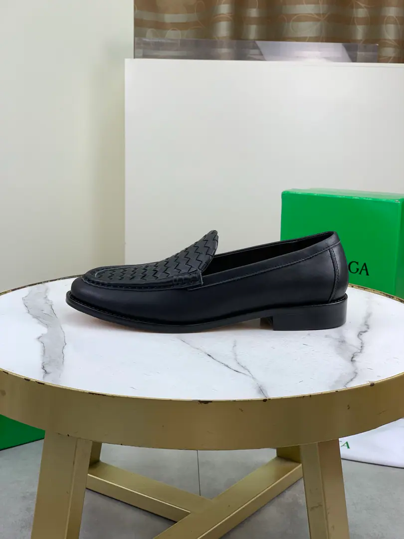 Plant prices Top Quality（That's a big line.）💎💎💎 BOTTEGA VENETAThe network is synchronizing the latest money. Top-level market top versionBVBusiness shoes, Accept material matching Shoes comparison Process Comparison It's practical and qualitative.·It's a lot of things., The more you look, the more you smell.. Pure hand-weaving process Shoe-faced material, Import original hand-weaved cattle skin Quality water in the inside. The original custom custom is a very big hand job. Size: Women35-39（34 40Do it.）Men39-44（38 45Do it.） OriginalBVGreen Box, Full package.