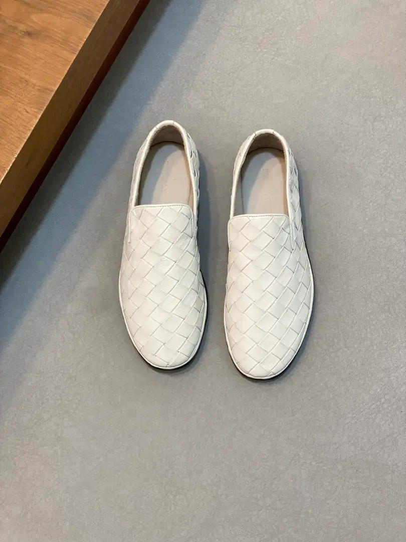 Botteg* venet* — Botega.. BVThe network is synchronizing the high-end series of hand-woven Oxford shoes.. Use of imported motor vehicles for French roll-by Handweaving｜Skilled car sutures. Inreben dyes the cow skin.. The long-lasting marks are not easily deformed.｜Wear it long and long. The calf's skin and feet are effective in getting some air.｜Importing the base of the embryo｜A real shoe bottom is a shoe bottom that breathes automatically. To ease your foot fatigue.. Semi-skinned Cold Sticky Process Crystaling Art｜It's easier to carry a shoe bag. Codes: 39-44. （38, 45, 46Make a reservation.）