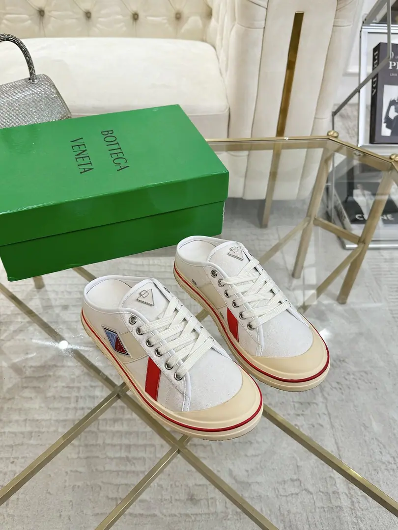 Minoru.🎤 🎤BOTTE VENE BV25ss The new one.EliotThe word "gossip Girl" is "gossip Girl."! BVIt's brand new. Eliot I was thinking of using the ancient basketball shoes., Childish. ♪ The color of youth is all ♪!Same paragraph for men and women, You can wear them as couple shoes. The whole shoe is airy., The canvass are a little bit self-regarded., Shoes gang and a collage of soft and luxurious sheep skins in a package. TPUEvery red line on the soles of the big bottom is hand-made., More taste and attitude.! Size: #Women35-40（40Make a no-refund order.） Men40-44