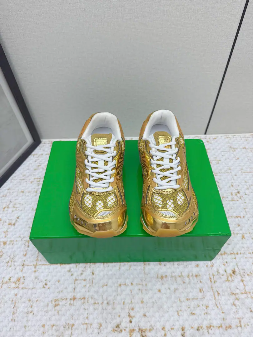 Get out of the factory.（High Version） Couple money. Bottega Veneta The Fluttershy.BVLatestOrbitSeries Couple money. Retro. Network Leisure Sports shoes Run! Dad's shoes. Original procurement development Make the goods. Bottega Veneta By 90The ancient style of freedom and follow-through., Launch a new neutral sneakers. Orbit Series While keeping the rest comfortable, A fine sculpture of a model design., The selection net-covering feed echoes brand brand brand branding.Intreccio Weaving elements, And I'm gonna use it to get a light foot.. And with the fine design of the foreword, bring a new act., In the collision of functions with contour, honor the personality., To create a style that is never out of date.. Developments”Yes.Matthieu Blazy One of the most important design concepts.. While wearing comfort., And you can finely modulate the foot line., You can be free to mix pants or skirts., ♪ Take a great deal of day-to-day style ♪ Send a cabinet for fine packaging🛍📦 ✔️Fabulous.: Original custom technology metal fabric+Network ✔️Uchi.: Import into the air network. ✔️Shoes under the sole.: Original Open Model Slide-InTPUMaterial ✔️Size: #Women35-41 / Men39-46（Women40.41Men39.46Do it.）