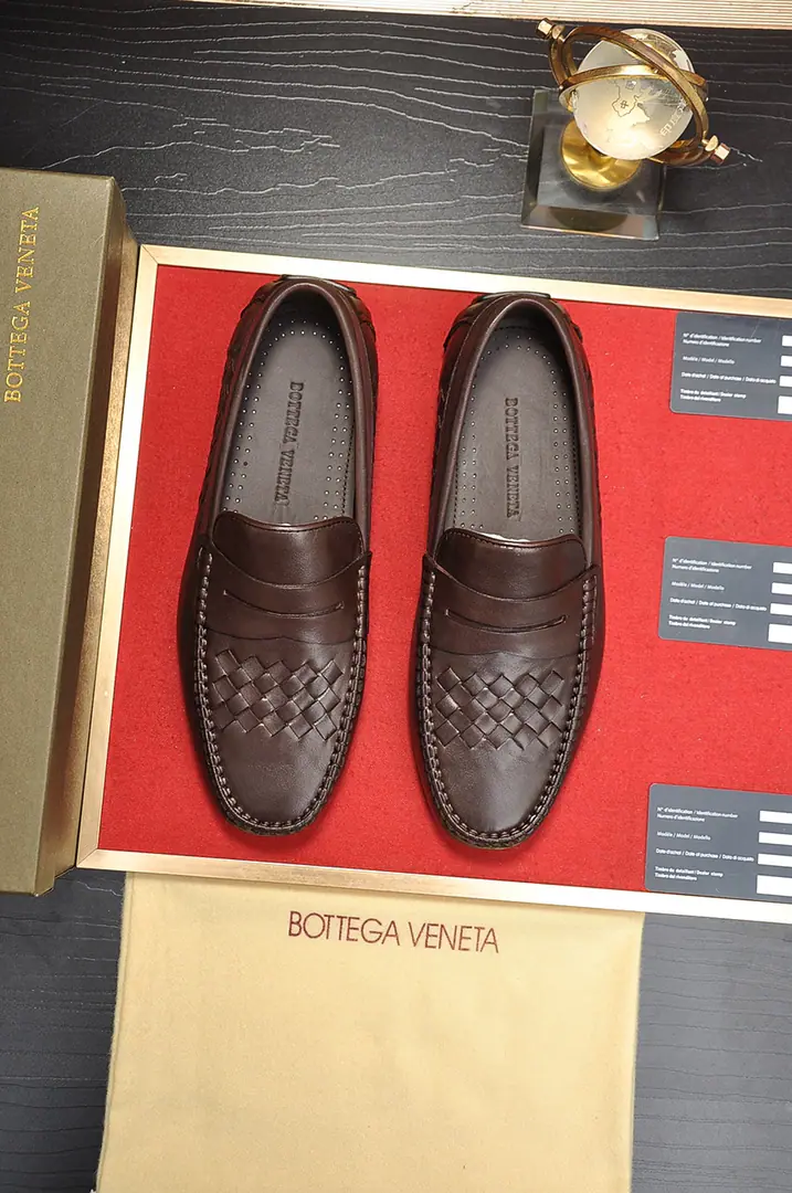 Get out of the factory. 【Botteg Venetta(BV)】（In the whole cow's skin.）New exclusive. New money for the network. Top-of-shoe calf skin made above the shoe surface A delicate touch. The quality of luxury. For men's delicate weights. It's a noble place to be. A carefully designed Mark hand-made stitch. Fluid Lines Inside the whole cow. Sweatwash comfort. 38-44