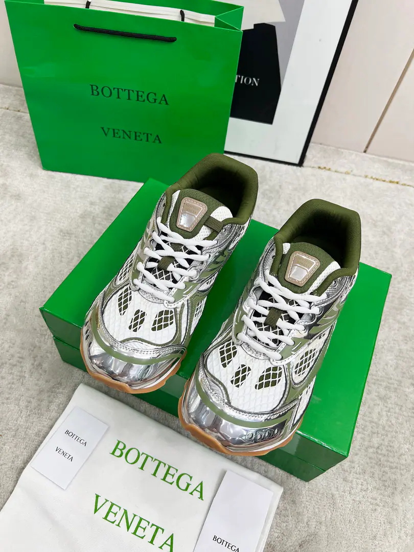 Minoru.🎤🎤Top Version（Couple money.） Bottega VenetaThe Fluttershy.23ssAutumn and Winter Show.BV OrbitSports shoes Wang Yi Bo Same paragraph Lovers' leisure shoes, dad's shoes.！RunnerSports shoes！Original procurement development！ Use of original light-technology web-based fabrics, Original unamended！Process complex！ Design rubber for the outside with geometric patterns The King's Bomb Series. High Version It's actually a lot higher., Still the same little legs. Very.nice. - You're a man of play., Matching Packed shoe process Admit High Version The original version of the Big Bottom is unique., Select ScrewTPUOtsumi!, The material weight is identical.！ Size:#Women35-41 （40 41Custom without re-offer） Men39-45(45Code custom is not to be changed)