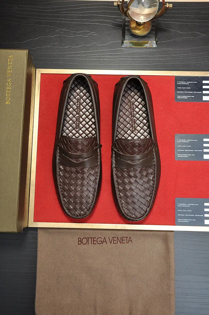 Get out of the factory. 【Botteg Venetta(BV)】New exclusive. New money for the network. Top-of-shoe calf skin made above the shoe surface A delicate touch. The quality of luxury. For men's delicate weights. It's a noble place to be. A carefully designed Mark hand-made stitch. Fluid Lines In the pig's skin. Sweatwash comfort. 38-44