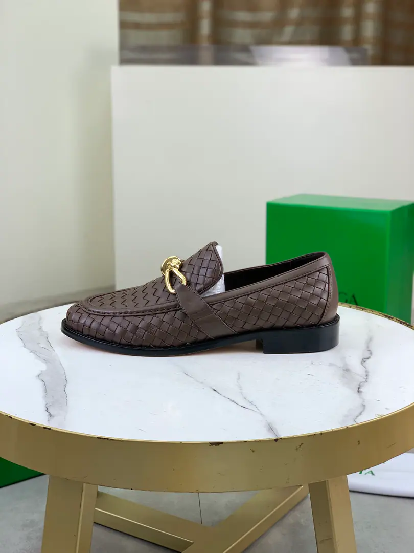 Plant prices Top Quality（That's a big line.）💎💎💎 BOTTEGA VENETAThe network is synchronizing the latest money. Top-level market top versionBVBusiness shoes, Accept material matching Shoes comparison Process Comparison It's practical and qualitative.·It's a lot of things., The more you look, the more you smell.. Pure hand-weaving process Shoe-faced material, Import original hand-weaved cattle skin Quality water in the inside. The original custom custom is a very big hand job. Size: Women35-39（34 40Do it.）Men39-44（38 45Do it.） OriginalBVGreen Box, Full package.