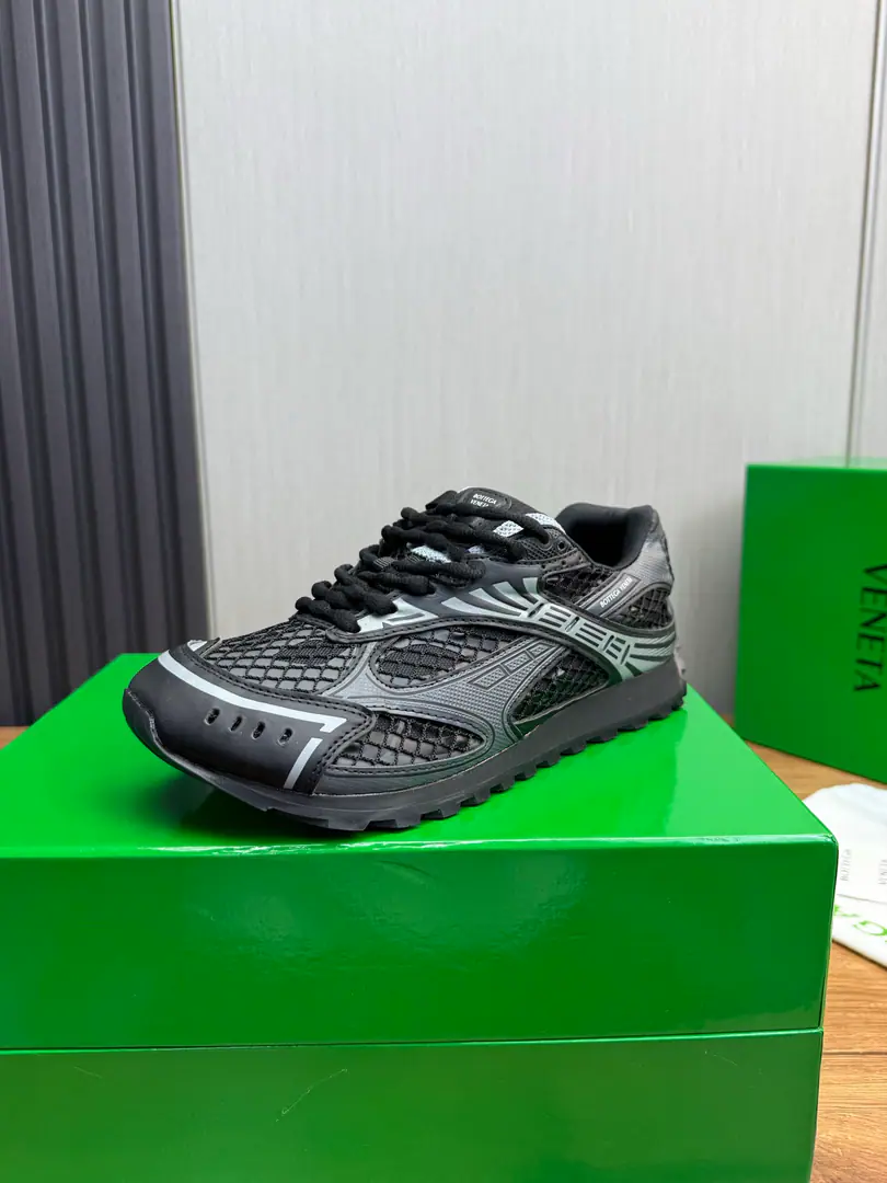 Plant BVTop Version𝘽𝙊𝙏𝙏𝙀𝙂𝘼 𝙑𝙀𝙉𝙀𝙏𝘼 OrbitSports shoes Wang Yi Bo Same paragraph Lover Daddy's shoes.🩷💚 RunnerSports shoes, Use of light technology web-based fabrics. Design rubber for the outside with geometric patterns. Recognition of package processes❕High-Video Out❗️ Very.nice, - You're a man of play.✔️ Matching💯💯 The wide background chooses the colorTPUOtsumi! Female 35-41 （40 41Custom） Men39-46（45.46Make a reservation.） Configure original packaging