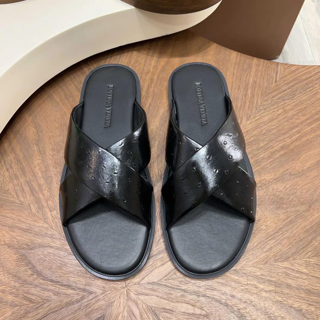 【BV】 Size: Men39--44（38.45.46Do it.） The Fluttershy.2026Spring cabinet synchronisedBottega Veneta BVA soft-fright-fright-fright-wow man slippers. BOTTEGA VENETASame quality., Select Ostrich Skins, It's delicate, sophisticated and dutiful. A simple word for broadband design, Nice and impressive., Low profile luxury. Base level slides down., The shock is comfortable., I'm not tired of walking. ✅ Black/Brown./Ash/CHOI Ching4Colour Optional.