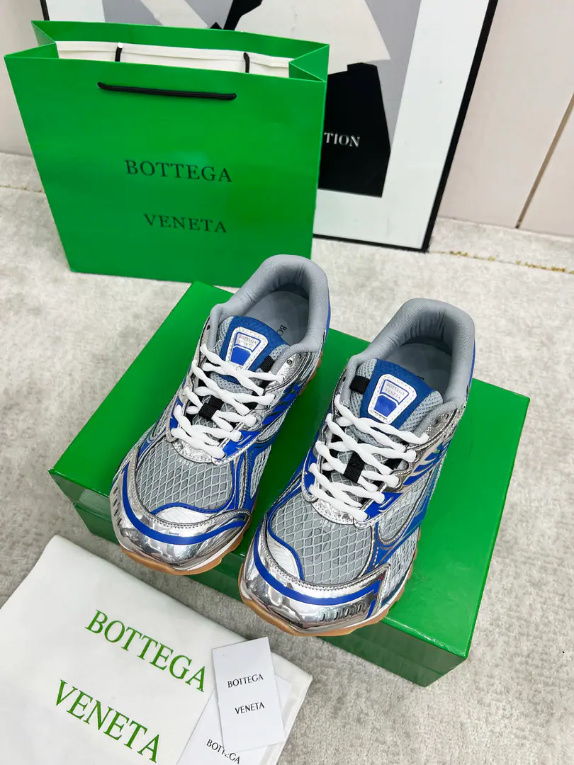 Get out of the factory. Top Version（Couple money.） Bottega VenetaThe Fluttershy's Four Seasons Show.BV OrbitSports shoes Wang Yi Bo Same paragraph Lovers' leisure shoes, dad's shoes.！RunnerSports shoes！Original procurement development！ Use of original light-technology web-based fabrics, Original unamended！Process complex！ Design rubber for the outside with geometric patterns The King's Bomb Series. High Version It's actually a lot higher., Still the same little legs. Very.nice. - You're a man of play., Matching Packed shoe process Admit High Version The original version of the Big Bottom is unique., Select ScrewTPUOtsumi!, The material weight is identical.！ Size:#Women35-41 （40 41Custom without re-offer） Men39-45(45Code custom is not to be changed)