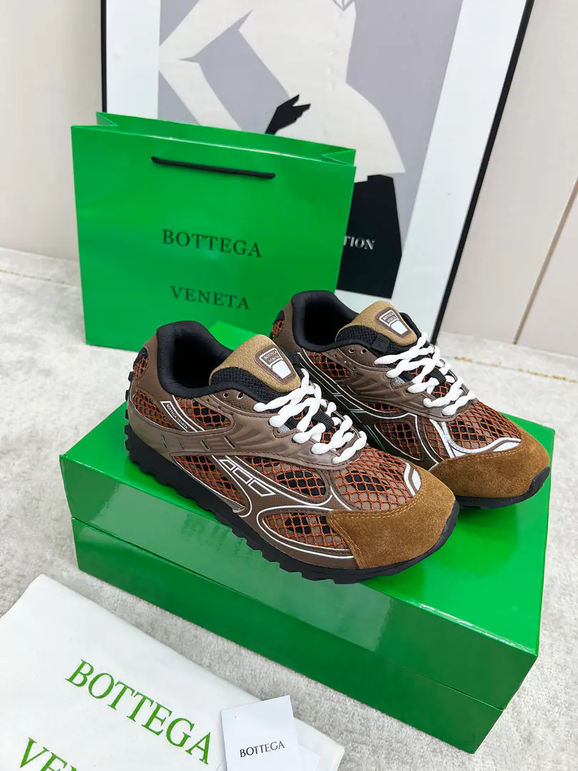 Get out of the factory.【Real value】🐁🐁Top Version（Couple money.） Bottega VenetaThe Fluttershy.23ssAutumn and Winter Show.BV OrbitSports shoes Wang Yi Bo Same paragraph Lovers' leisure shoes, dad's shoes.！RunnerSports shoes！Original procurement development！ Use of original light-technology web-based fabrics, Original unamended！Process complex！ Design rubber for the outside with geometric patterns The King's Bomb Series. High Version Actual**A lot., Still the same little legs. Very.nice. - You're a man of play., Matching Packed shoe process Admit High Version The original version of the Big Bottom is unique., Select ScrewTPUOtsumi!, The material weight is identical.！ Size:#Women35-41 （40 41Custom without re-offer） Men39-45(45Code custom is not to be changed)