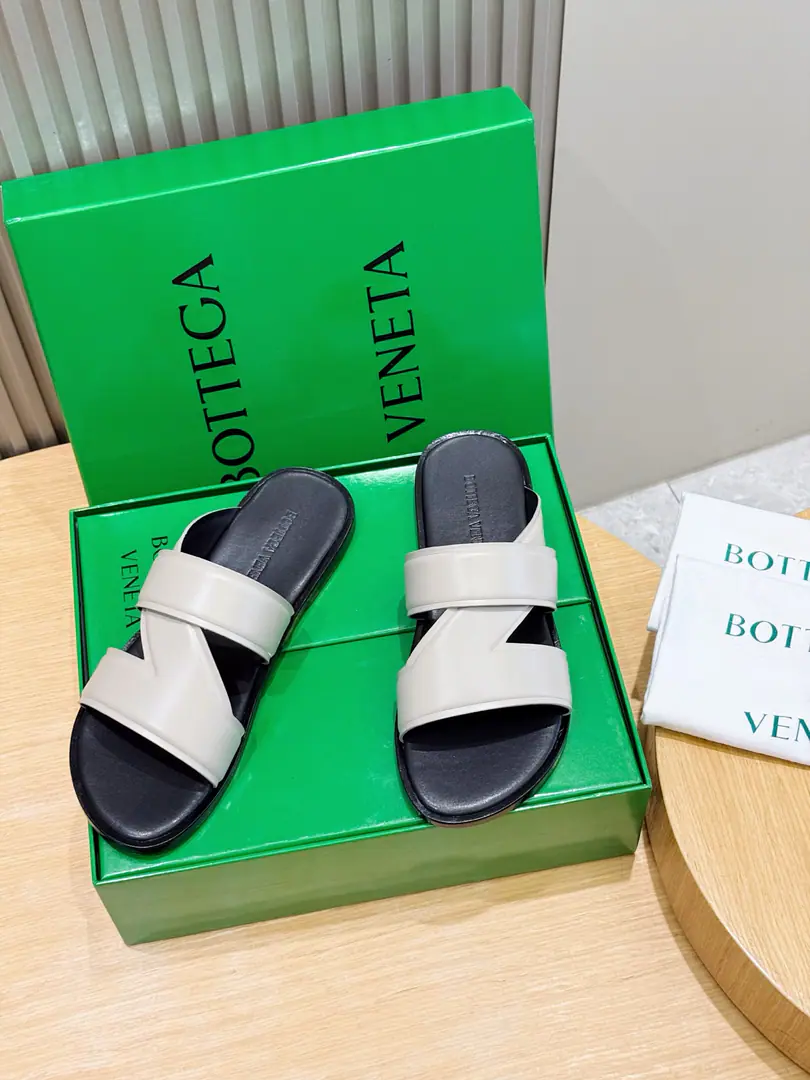 BVGentlemen.WaveShoes. IntrecciatoWeaving leather moller sandals, Streamline Outline A real leather skin., OpankaThe structure is consistent with human engineering. Italy %Cow leather. Size:39-44(38.45Do it.）