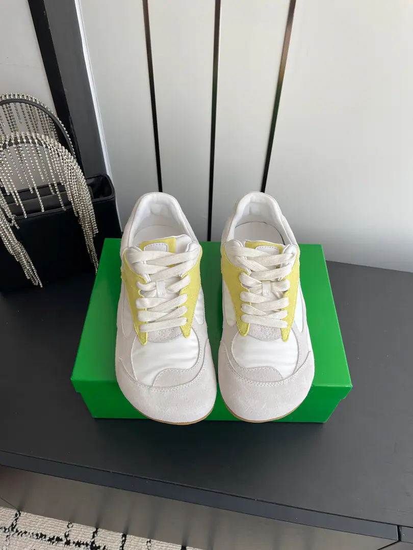 🏧𝐁𝐨𝐭𝐭𝐞𝐠𝐚 𝐕𝐞𝐧𝐞𝐭𝐚New leisure shoes. 90The ancient sense of the time is on its feet., These are so good shoes.！ White background+Collapse, Black/Yellow/Blue/Red Four Optional, Every pair is like a new wake of fashion in old times.. - Oh, Pete.+The nylon's piece of collage., It's soft and it's very thick., The shoes are not so skinny.. It doesn't matter if it's with jeans., Sports pants or 100-ton skirts?, It's all about the regenerate mood.. It's kind of...“The older the better the better.”A classic., Telecommuting, Out of the street., - I can do sports.holdStay.. Shoe.: High-swiss-lighted cow revelry. Uchi.: Lamb skin. Otsumi!: TPUOtsumi! Codes: 35-40（40Make a reservation.）