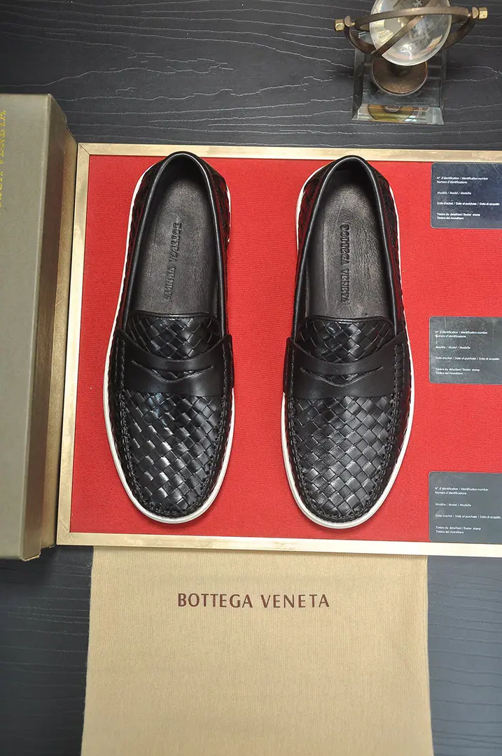 Get out of the factory. 【Botteg Venetta(BV)】（In the whole cow's skin.）New exclusive. New money for the network. Top-of-shoe calf skin made above the shoe surface A delicate touch. The quality of luxury. For men's delicate weights. It's a noble place to be. A carefully designed Mark hand-made stitch. Fluid Lines Inside the whole cow. Sweatwash comfort. 38-44