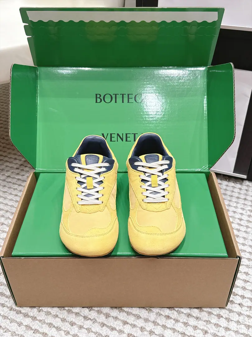 Requisition level #Couple money. BV 26/LatestOrbit FlashSeries Couple money. Leisure shoes. Bottega Veneta The Fluttershy.BVLatestOrbit FlashSeries Couple money. Retro. Network Leisure Sports shoes Run! Dad's shoes. Original procurement development Make the goods. Bottega Veneta By 90The ancient style of freedom and follow-through., Launch a new neutral sneakers. Orbit Series While keeping the rest comfortable, A fine sculpture of a model design., The selection net-covering feed echoes brand brand brand branding.Intreccio Weaving elements, And I'm gonna use it to get a light foot.. And with the fine design of the foreword, bring a new act., In the collision of functions with contour, honor the personality., To create a style that is never out of date.. Developments”Yes.Matthieu Blazy One of the most important design concepts.. While wearing comfort., And you can finely modulate the foot line., You can be free to mix pants or skirts., ♪ Take a great deal of day-to-day style ♪ Fabulous.: Original customized imports of cattle skin+Network Uchi.: Import into the air network.+Lamb skin.l Shoes under the sole.: Original Open Model Slide-InTPUMaterial Bottom: 3CM Size: Female35-40 / Men39-45