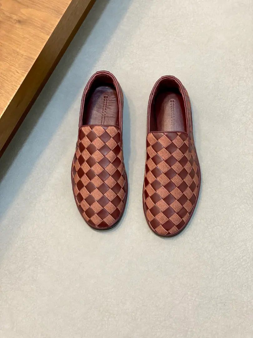 Botteg* venet* — Botega.. BVThe network is synchronizing the high-end series of hand-woven Oxford shoes.. Use of imported motor vehicles for French roll-by Handweaving｜Skilled car sutures. Inreben dyes the cow skin.. The long-lasting marks are not easily deformed.｜Wear it long and long. The calf's skin and feet are effective in getting some air.｜Importing the base of the embryo｜A real shoe bottom is a shoe bottom that breathes automatically. To ease your foot fatigue.. Semi-skinned Cold Sticky Process Crystaling Art｜It's easier to carry a shoe bag. Codes: 39-44. （38, 45, 46Make a reservation.）