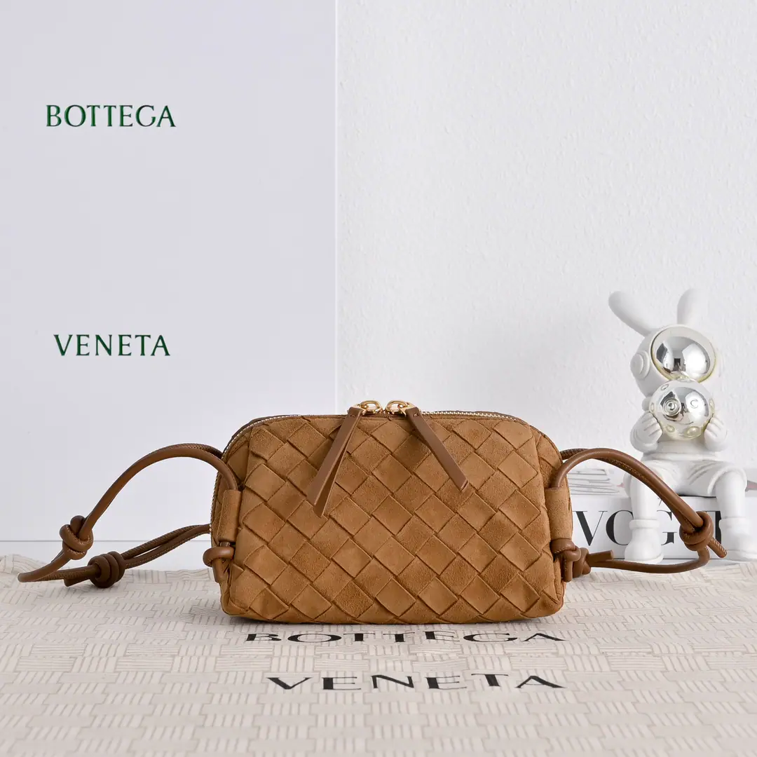 #BvNew paragraph Fly.Concert pouch I've seen the best mini-bots that can be used. 🎈 It's classic. lntrecciatoWeaver process✅ With a cortex with a double-head zipper., Open your mouth. Easy to release, Slip free modem length at the shoulder belt knot, i.e.🉑️Slash/Armor! You can be a handbag again. Little body. It's a big capacity. That's a good one.！The key is still on the table.！Come on.@Sisters come in this little, beautiful little bag. 👍 Model: 4258 Dimensions: 18.5*11.5*8.5