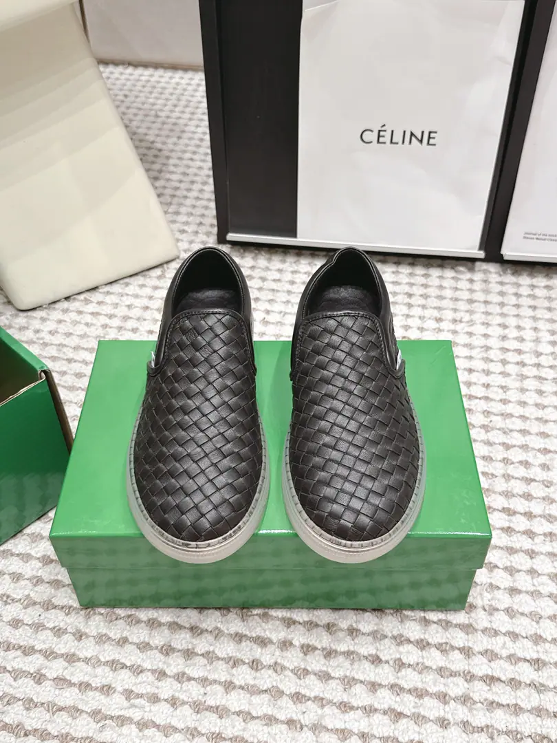 Requisition level Men+10 Bottega Venet*/26Autumn New Leisure Shoes Weaving of leisure shoes with a low profile and a high-end, light atmosphere, Round-sleeping round-head shoes., The glutes are full of stereos., Combining simple band design, The shoe line is smooth and smooth., The loose shoe heads are all kinds of feet., Widefoot, The meat and feet are easy to match., It's easy to wear without it.. It's a pair of a very simple and luxuriant style and a daily leisure style., No foot-scrambling.. The comfort of the upper quality and upper foot., I want a pair of light and leisure shoes full of atmosphere., This knitting shoe is a regular feature of the day.. Shoe.: The skin weaving. Uchi.: Lamb skin. Otsumi!: Original version to open size: 35-45Code（Women40.41.42Men39.45Code custom is not to be changed）