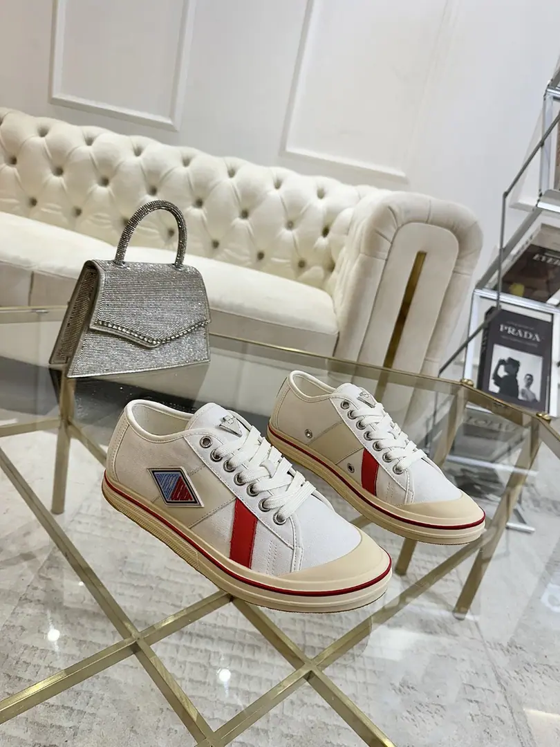 Minoru.🎤 🎤BOTTE VENE BV25ss The new one.EliotThe word "gossip Girl" is "gossip Girl."! BVIt's brand new. Eliot I was thinking of using the ancient basketball shoes., Childish. ♪ The color of youth is all ♪!Same paragraph for men and women, You can wear them as couple shoes. The whole shoe is airy., The canvass are a little bit self-regarded., Shoes gang and a collage of soft and luxurious sheep skins in a package. YPUEvery red line on the soles of the big bottom is hand-made., More taste and attitude.! Size: #Women35-40（40Make a no-refund order.） Men40-44
