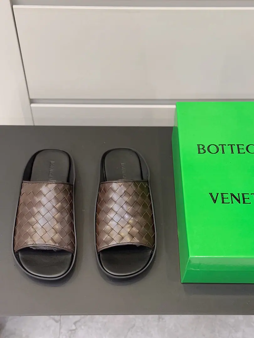 BVGentlemen.WaveMuller sandals. IntrecciatoWeaving leather moller sandals, Streamline Outline The pneumatic exterior., OpankaThe structure is consistent with human engineering. Italy %Lamb leather. Size:39-44(38.45Do it.）