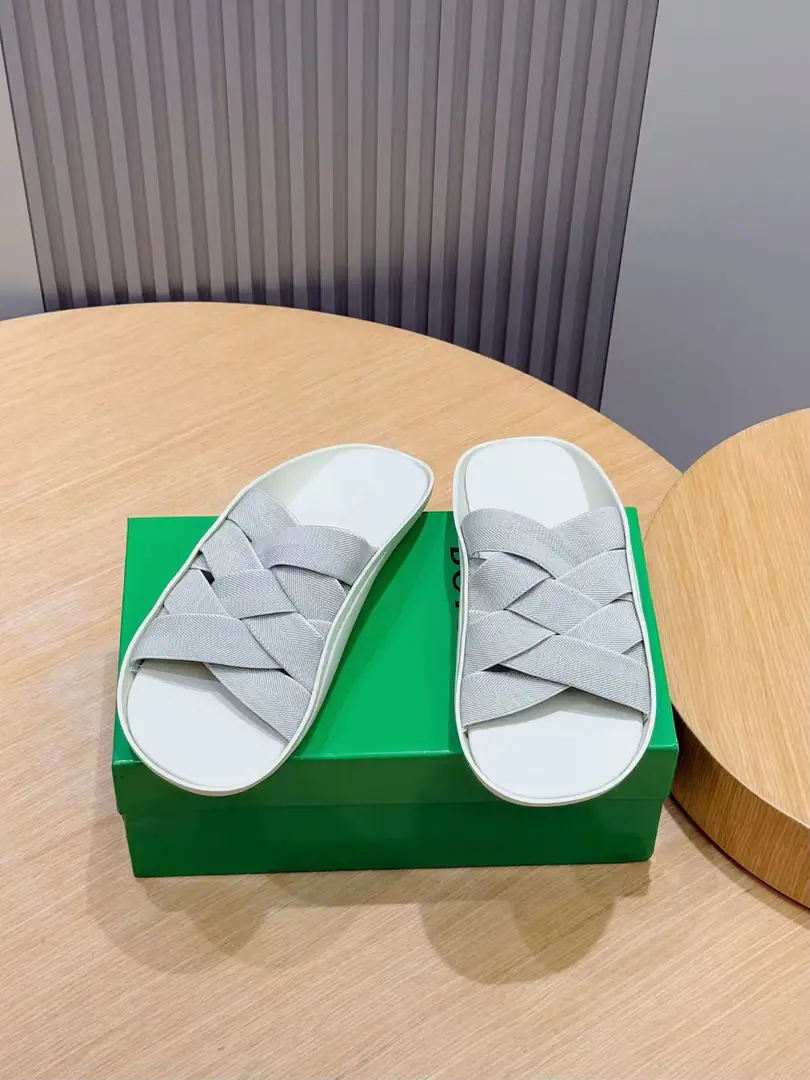 BVGentlemen.WaveMuller sandals. IntrecciatoWeaving oak moller sandals., Streamline Outline The pneumatic exterior., OpankaThe structure is consistent with human engineering. Size:39-44(38.45Do it.）