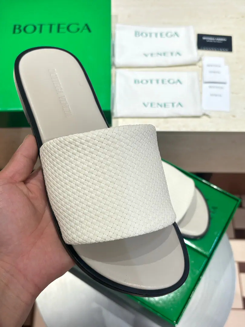 Top mass2026NewBvMan, that's a big slipper., It's a simple and fashionable design., Hand-made shoe-faced, The soles are light and comfortable., It's for routine or vacation.. Italian Craft, Details are fine., Brand ID low profile., Show high quality.✨. It's a combination of leisure and vacation., It's easy to get a look at., It's a summer one-on-one.！ size: 39-44（38.45.46Custom）