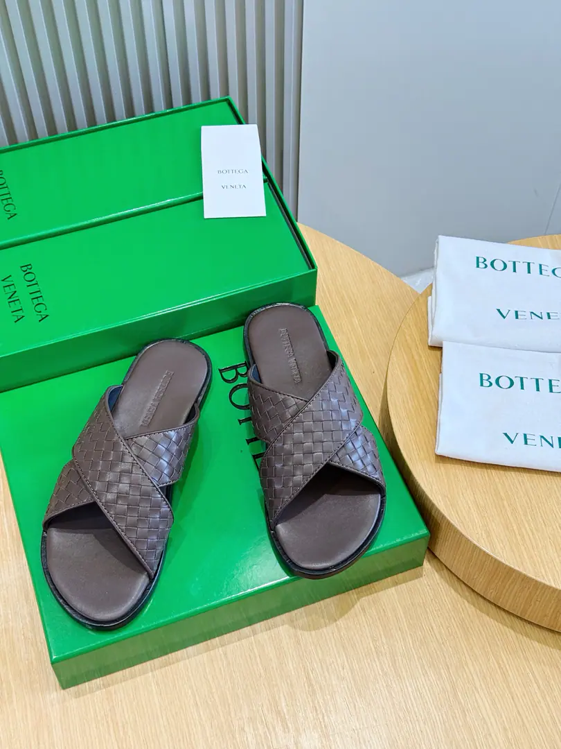 BVGentlemen.WaveShoes. IntrecciatoWeaving leather moller sandals, Streamline Outline A real leather skin., OpankaThe structure is consistent with human engineering. Italy %Cow leather. Size:39-44(38.45Do it.）