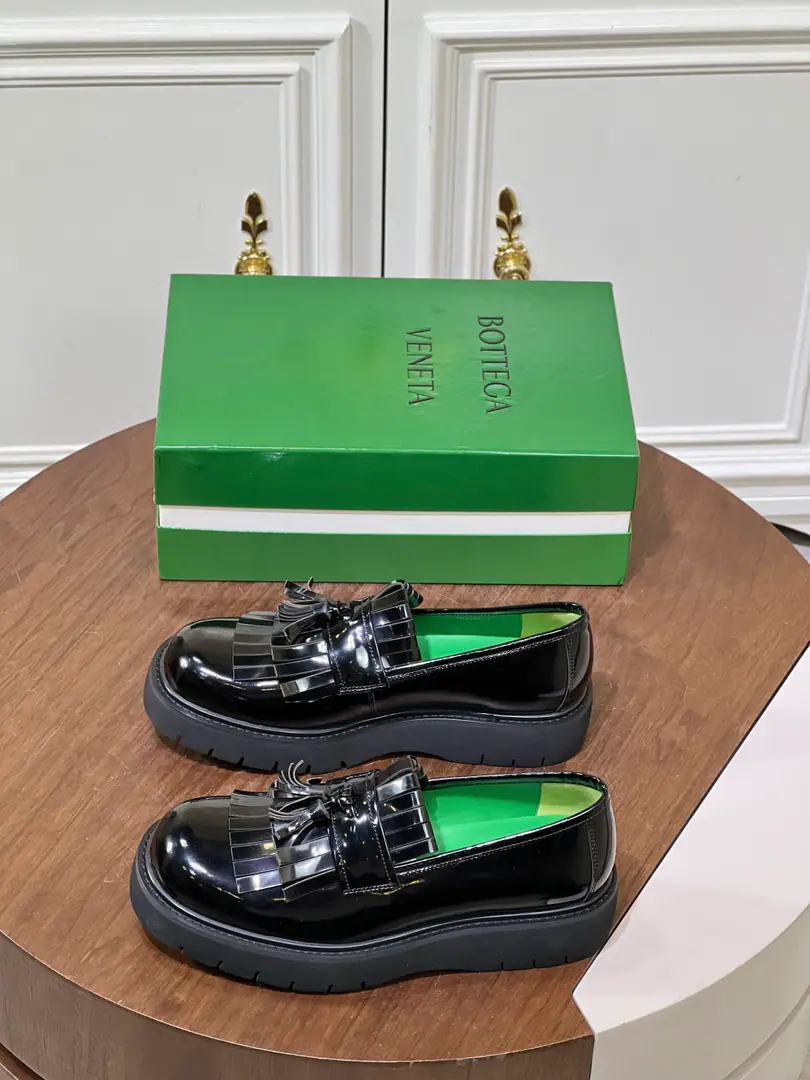 BVIt's a new home. Botteg* Venet*/Pow!-The Fluttershy. A man with a thick, flowing Soulaf shoes. Import the open beads./Skins. Skin-skinned. The material looks at the details. Photo-sophistice process It's a classic.BVGreen inner. Whole black High-end rubber strip decoration It's a very small thing., Foot depth pressure.logoMonk sign It's not like you're comfortable with your feet. 4.5CMLight-blow rubber soles. Deep-Earer Bottom It's nice and easy. Slipperproof.！Omer, Eurasia, Multiple heavy work. Six months of development I'll do the workbook. The details support comparison.. Full package with cabinet！ Size: 39-44（38.45.46Do it.） ¥