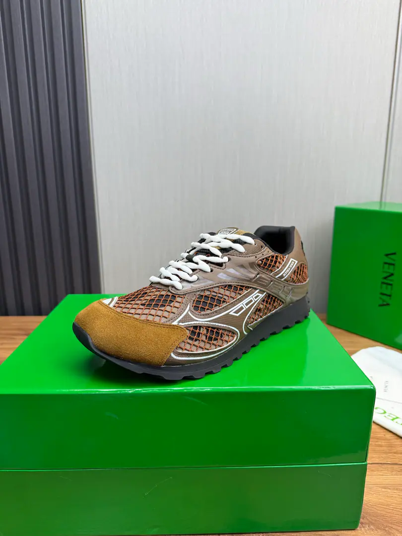 Plant BVTop Version𝘽𝙊𝙏𝙏𝙀𝙂𝘼 𝙑𝙀𝙉𝙀𝙏𝘼 OrbitSports shoes Wang Yi Bo Same paragraph Lover Daddy's shoes.🩷💚 RunnerSports shoes, Use of light technology web-based fabrics. Design rubber for the outside with geometric patterns. Recognition of package processes❕High-Video Out❗️ Very.nice, - You're a man of play.✔️ Matching💯💯 The wide background chooses the colorTPUOtsumi! Female 35-41 （40 41Custom） Men39-46（45.46Make a reservation.） Configure original packaging