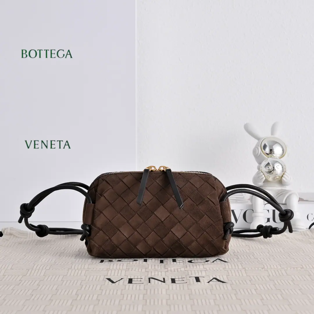 #BvNew paragraph Fly.Concert pouch I've seen the best mini-bots that can be used. 🎈 It's classic. lntrecciatoWeaver process✅ With a cortex with a double-head zipper., Open your mouth. Easy to release, Slip free modem length at the shoulder belt knot, i.e.🉑️Slash/Armor! You can be a handbag again. Little body. It's a big capacity. That's a good one.！The key is still on the table.！Come on.@Sisters come in this little, beautiful little bag. 👍 Model: 4258 Dimensions: 18.5*11.5*8.5